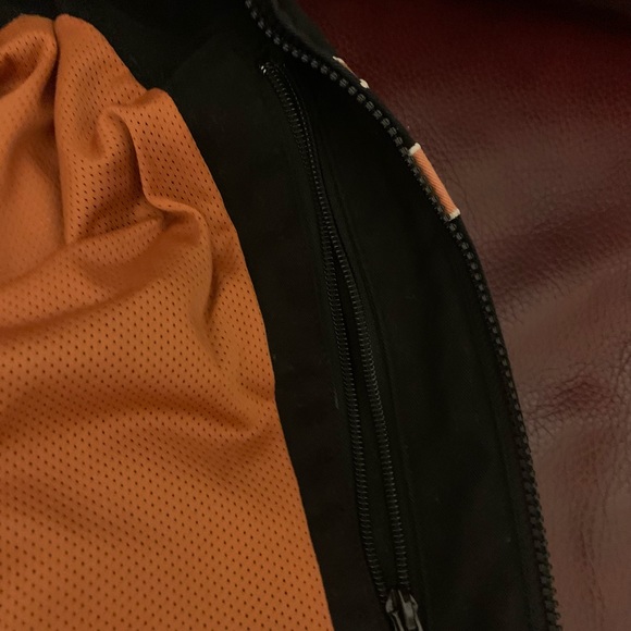 Harley-Davidson Women’s Bomber Jacket Size XS
Excellent Condition - Picture 7 of 7